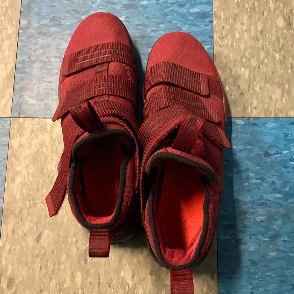 Nike LeBrom Zoom Solider 11 Burgundy